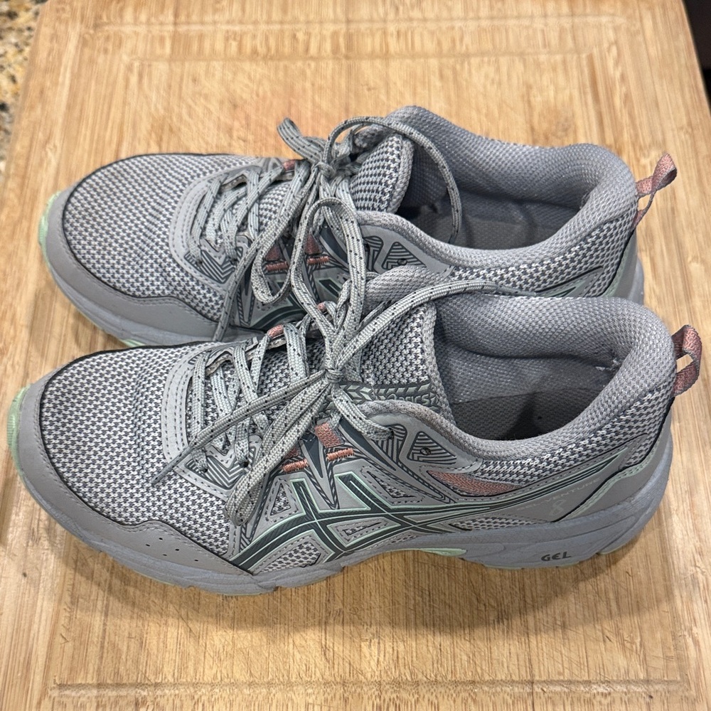 Asics Gel Venture 8 size 6 1/2